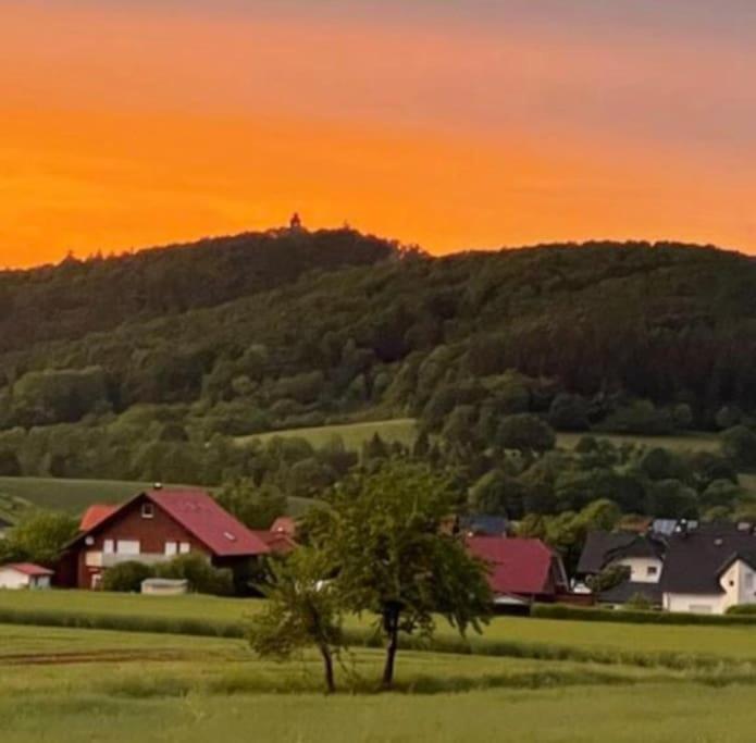 Ferienwohnung Leuchtbergblick Mit Terrasse Und Pkw Stellplatz Eschwege Buitenkant foto