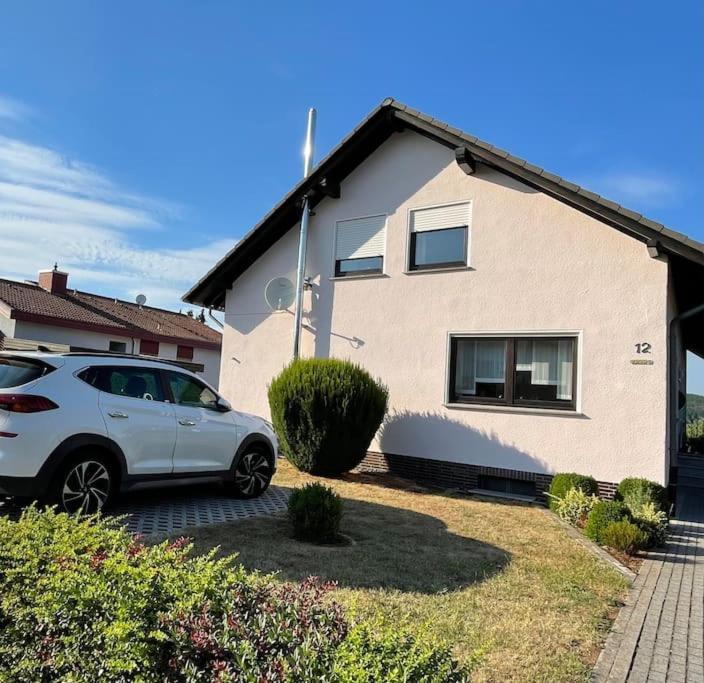 Ferienwohnung Leuchtbergblick Mit Terrasse Und Pkw Stellplatz Eschwege Buitenkant foto
