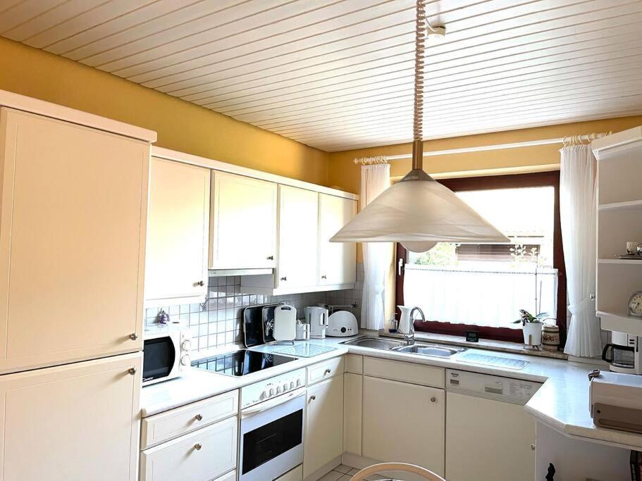 Ferienwohnung Leuchtbergblick Mit Terrasse Und Pkw Stellplatz Eschwege Buitenkant foto