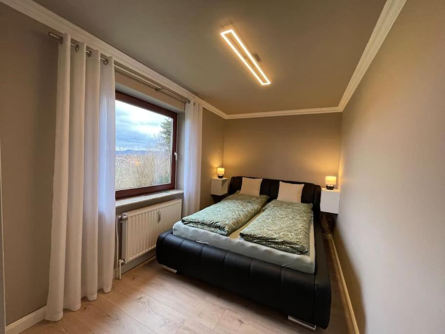 Ferienwohnung Leuchtbergblick Mit Terrasse Und Pkw Stellplatz Eschwege Buitenkant foto