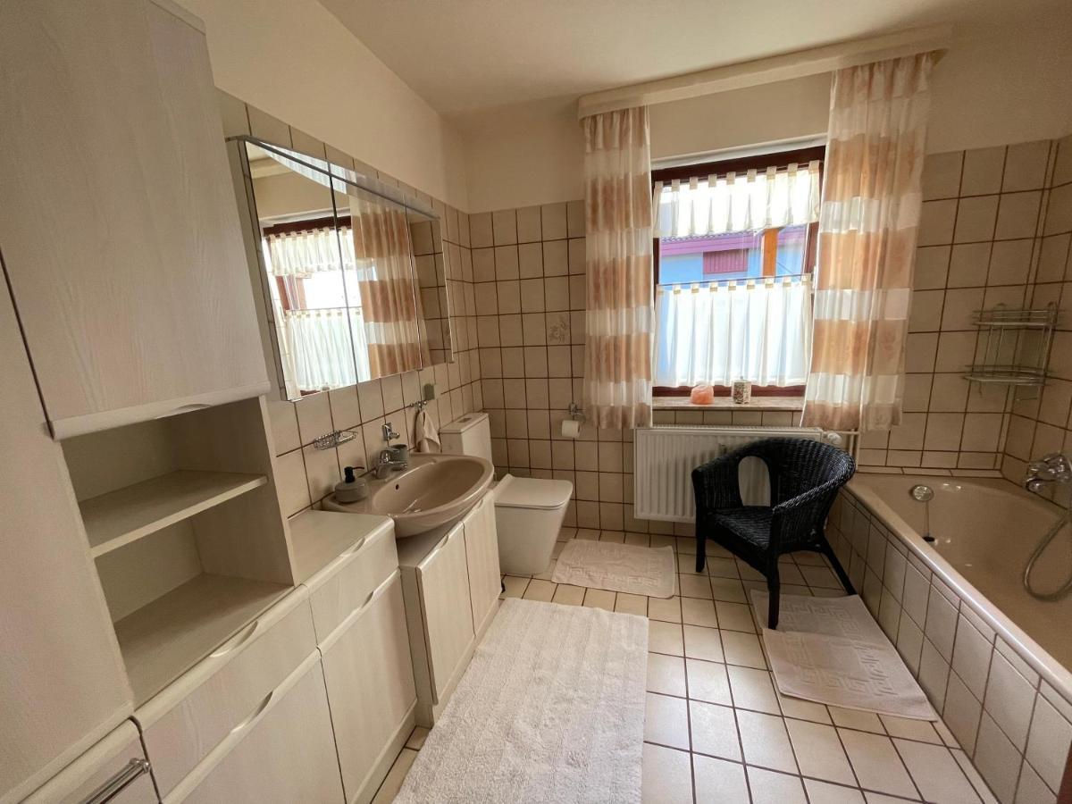 Ferienwohnung Leuchtbergblick Mit Terrasse Und Pkw Stellplatz Eschwege Buitenkant foto